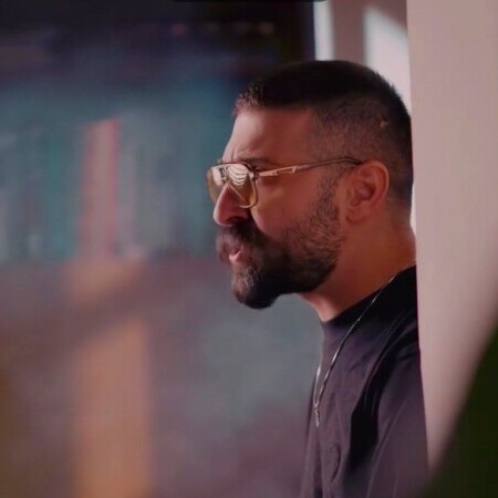 دانلود آهنگ حمید هیراد عاشقانه میزند دل به سینه سنگ تو